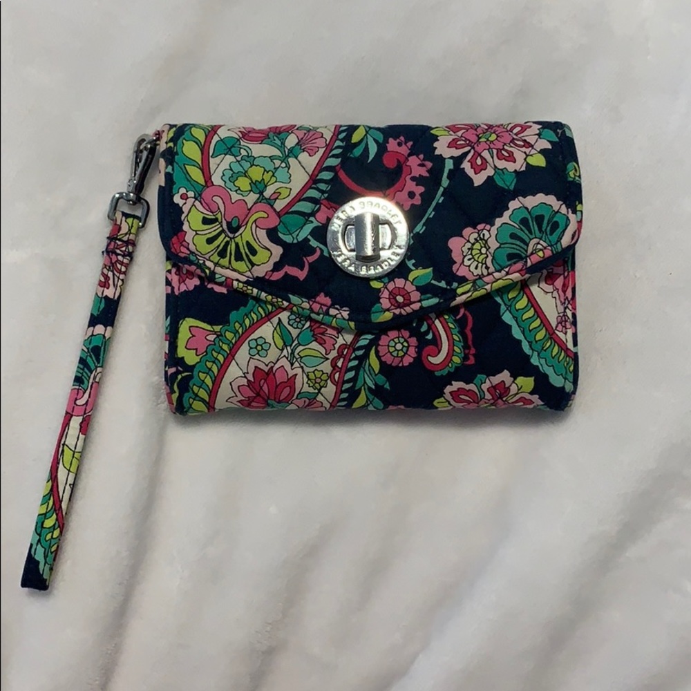 Adorable Vera Bradley clutch/wristlet